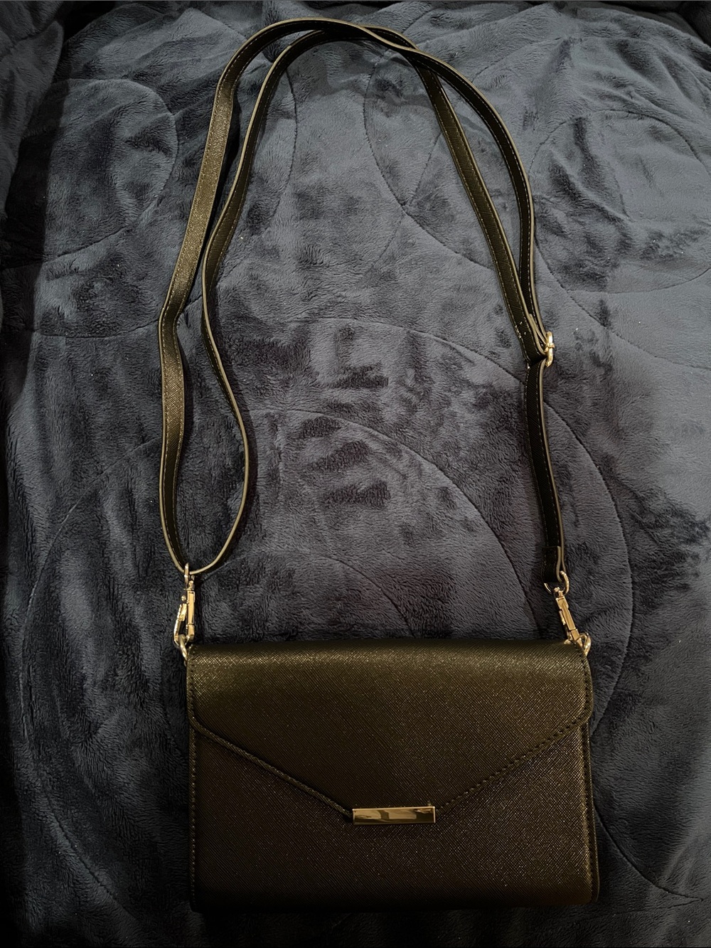 NWOT- Black Crossbody Envelope Bag with Gold Accent- touch screen purse
